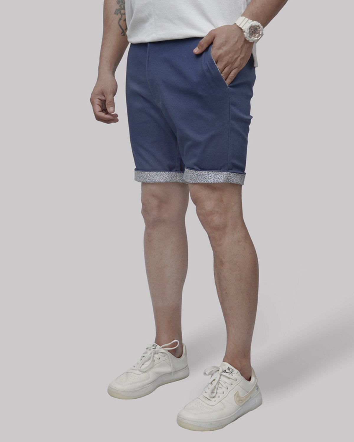 Cotton Short with Jacquard Weave and Extra Stretch - Indigo