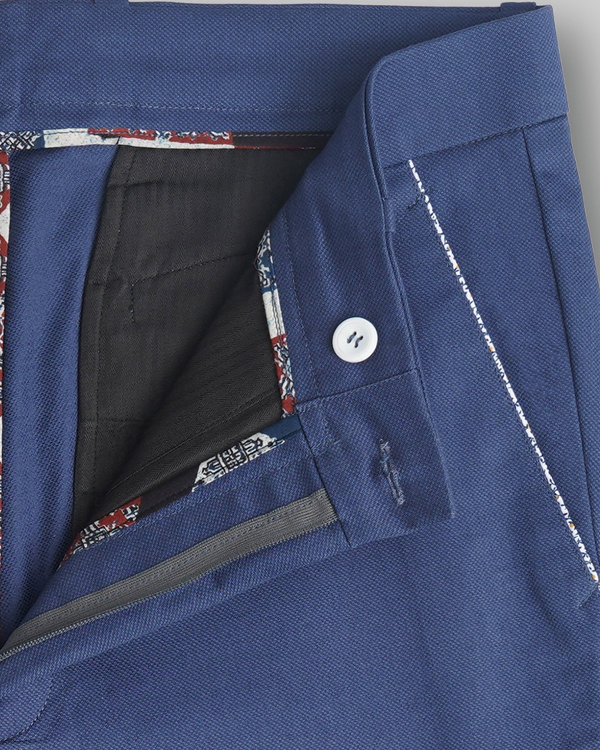 Cotton Short with Jacquard Weave and Extra Stretch - Indigo