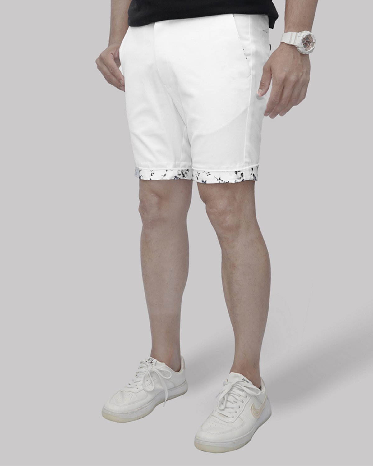 Cotton Short with Twill Weave and Extra Stretch - White