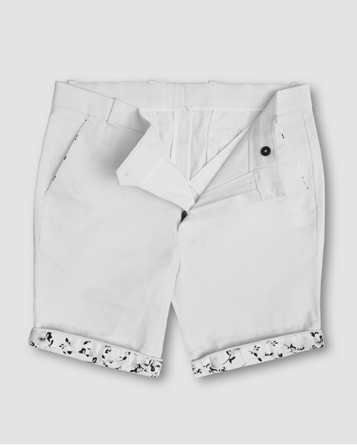 Cotton Short with Twill Weave and Extra Stretch - White