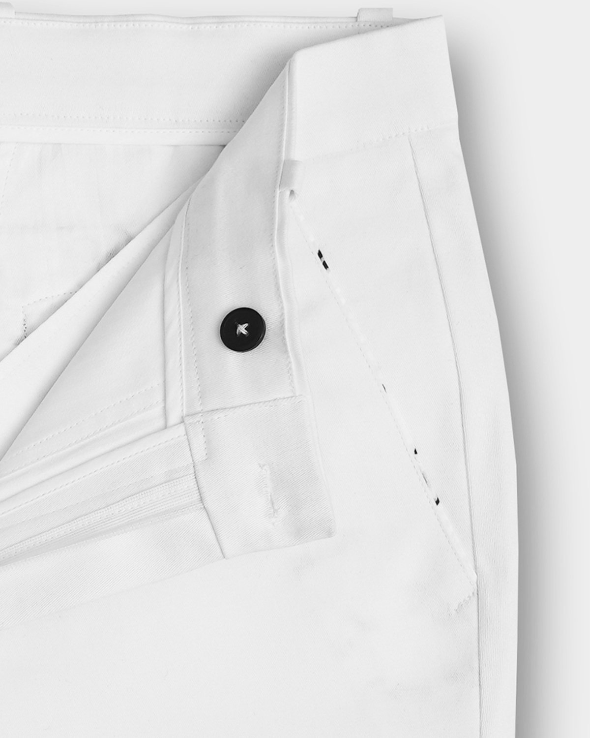 Cotton Short with Twill Weave and Extra Stretch - White
